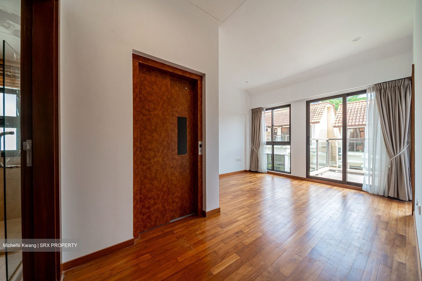 Holland Link (D10), Terrace #503034771